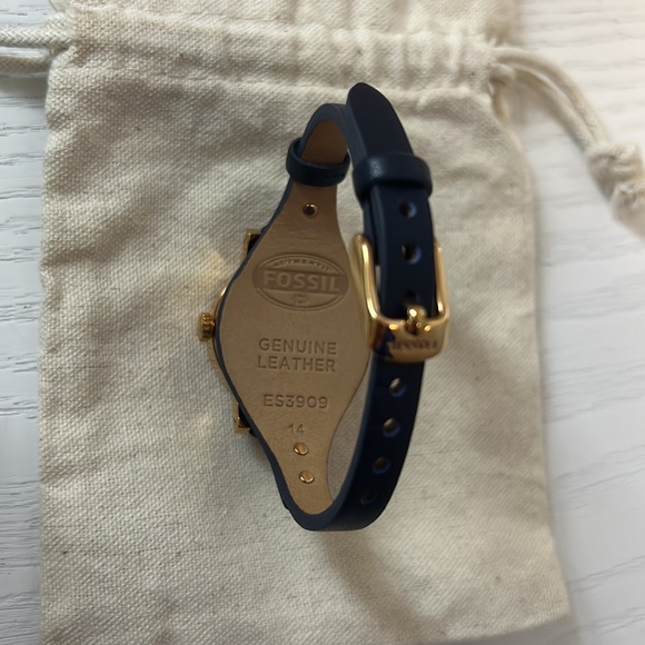 Fossil Rose Gold and Navy Leather Watch - Picture 3 of 3